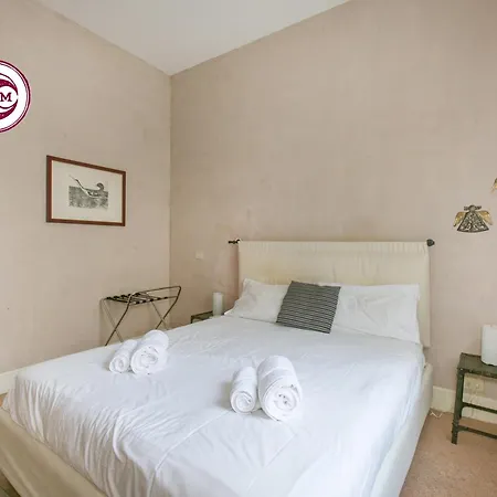 C M Piazza Cavour Elegant Flat Daire